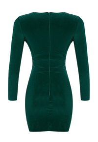 Mini-robe moulante vert foncé à manches longues avec un col montant et une fermeture éclair dans le dos, vue de dos.