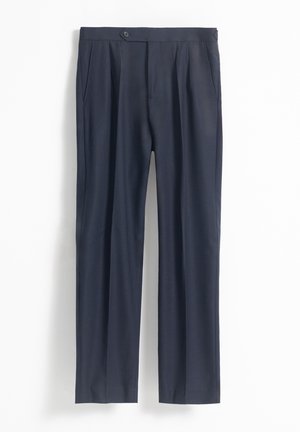 Pantalones de vestir ajustados de un azul marino oscuro, con pliegues frontales, bolsillos laterales y cinturilla con cierre de botón.