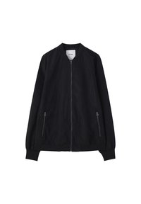 Veste bomber noire en tissu lisse, dotée d'une fermeture éclair à l'avant, de deux poches latérales avec fermetures éclair, et de poignets et ourlet côtelés.