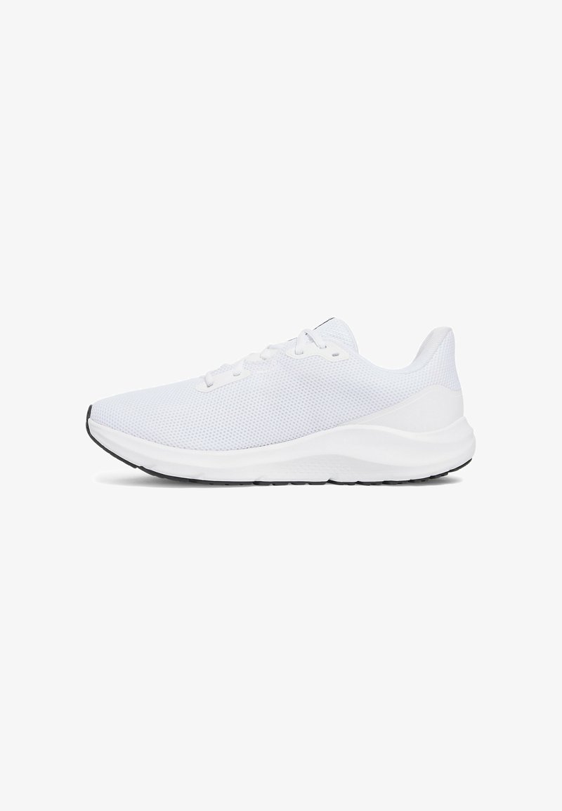 Sneaker atletica bianca con tomaia in rete traspirante, suola ammortizzata e accenti neri a contrasto sulla suola e sulla punta.