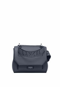 Borsa a tracolla in pelle blu navy con logo "LANCEL" impresso, design strutturato, dettagli in catena e tracolla, hardware lucido, forma rettangolare, finitura testurizzata.