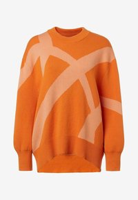 Orange stickad tröja med geometriska beige mönster, rundad halsringning samt ribbade muddar och nederkant, med en avslappnad passform.
