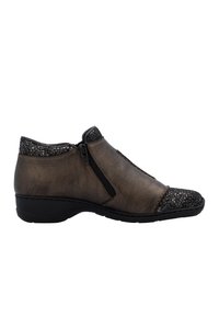 Bottes chelsea marron avec un capuchon de orteil noir texturé, des fermetures éclair sur le côté, un dessus en cuir lisse et un petit talon robuste.