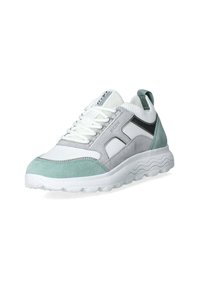 Sneaker leggero con un mix di camoscio e tessuto grigio, bianco e verde menta. Presenta un colletto rigato e una suola strutturata per una migliore aderenza.