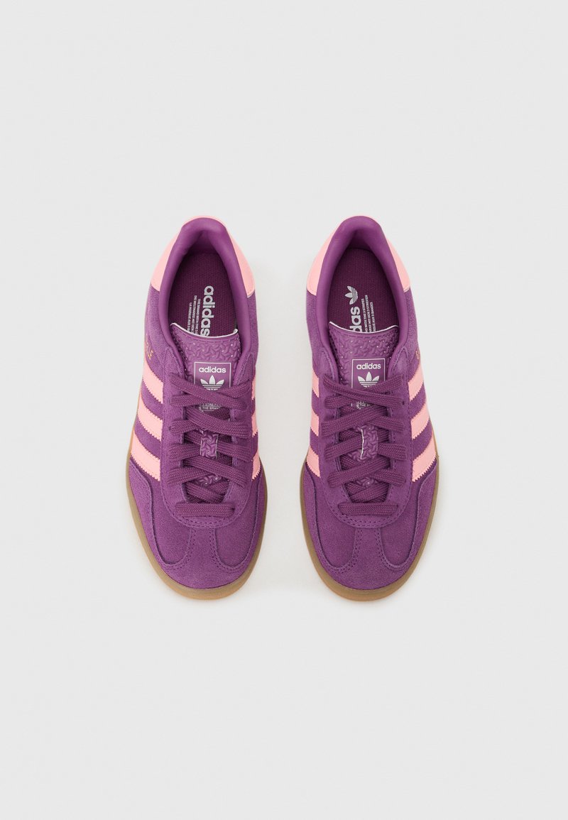 adidas Originals GAZELLE INDOOR J UNISEX - Trainers - rich mauve/glow  pink/white/pink - Zalando