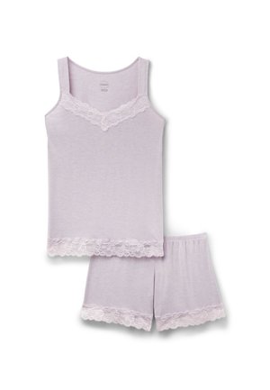 Fliederfarbener ärmelloser Camisole- und Shorts-Set mit Spitzensaum an Ausschnitt, Saum und den Kanten der Shorts, flach auf weißem Hintergrund gelegt.
