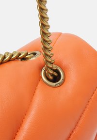 Pinko LOVE PUFF CLASSIC - Schoudertas - orange