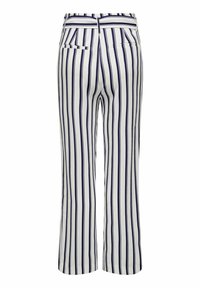 Pantalones a rayas en blanco y marino con un diseño de pierna ancha, que cuentan con bolsillos traseros y una cinturilla con pasadores para cinturón. Tejido texturizado.