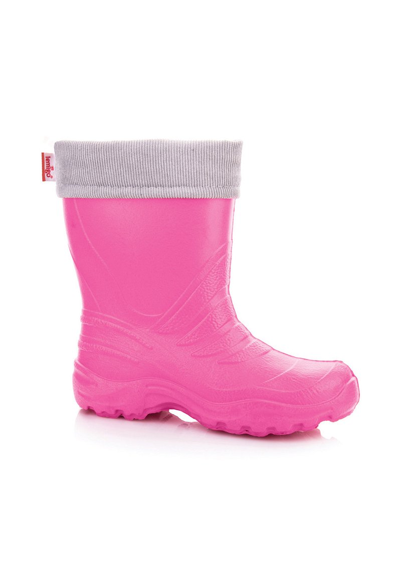 Różowy gumowy kalosz z szarym żebrowanym mankietem, teksturowana powierzchnia i głębokie bieżniki dla lepszej przyczepności. Zaprojektowany z myślą o trwałości i wodoodporności.