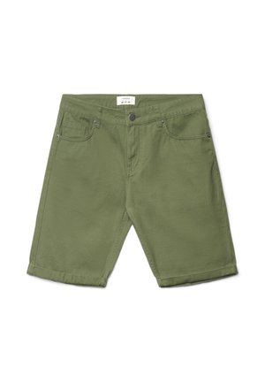 Pantaloncini casual verde oliva con orli arrotolati, bottone frontale, chiusura con zip, passanti per cintura e design a cinque tasche.