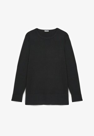 Czarna koszula z długim rękawem wykonana z miękkiego materiału, z okrągłym dekoltem, luźnym krojem, ściągaczami na mankietach oraz prostym dołem.