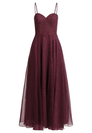 Vestido de noche sin mangas color burdeos con tirantes finos, corpiño de encaje y falda con sobreposición transparente y fluida.