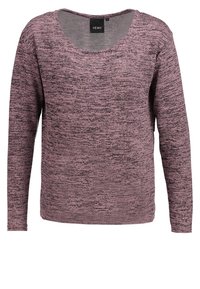 Pull tricoté à manches longues pour femme en tissu chiné rose et noir avec un col rond et une étiquette de la marque ICHI à l'intérieur du col.