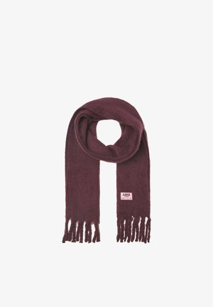 Bufanda suave de color púrpura oscuro con extremos flecos, anudada en el centro, con una pequeña etiqueta de tela rosa claro con texto de la marca.