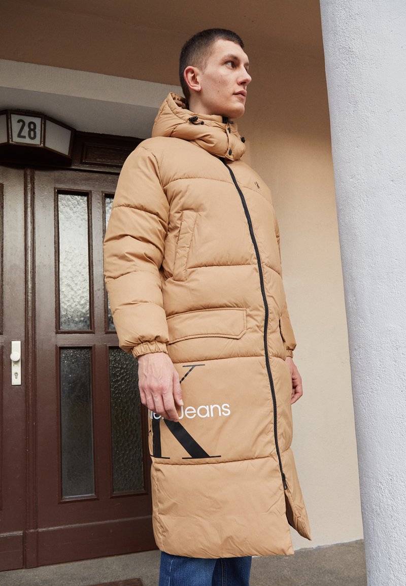 Calvin Klein Jeans ESSENTIALS LONG JACKET Wintermantel timeless camel/camel Zalando.ch