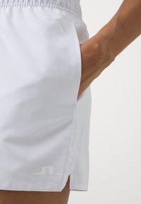J.LINDEBERG Sports PRICILLA SHORTS - Αθλητικό σορτς - white