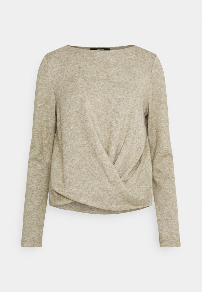 Haut en maille beige clair à manches longues avec un col rond et un détail torsadé à l'avant de l'ourlet.