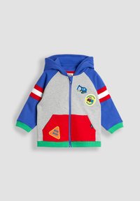 Kinder-Zip-Hoodie aus Baumwollmischung mit grauem Körper, blauen Ärmeln, roten Taschen und grünen Akzenten. Mit Aufnähern und Stickereien.