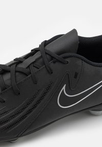 Nike Performance PHANTOM GX 2 CLUB - Jalkapallokengät kiinteälle alustalle - black