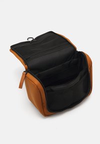 Rains TEXEL WASH BAG UNISEX - Toalettmappe - rust