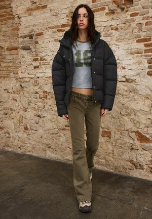 Stradivarius, HOODED PUFFER JACKET - Veste d'hiver - black