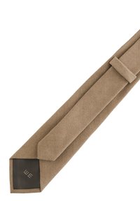 Barna gyapjú nyakkendő lapos formával és hegyes végével. Puha tapintású, egyetlen hurkos tartóval rendelkezik, amely kontrasztos bélésű.