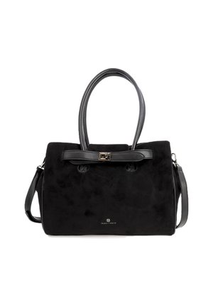 Borsa a tracolla nera in suede con doppie maniglie, tracolla staccabile e dettaglio a fibbia anteriore, su sfondo bianco.