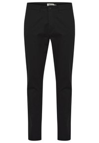 Černé bavlněné kalhoty s úzkým střihem, rovný přední díl a jemné švové detaily. Mají zapínání na knoflík a poutka na opasek. Hladká textura.