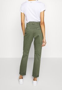 QS Chinos - olive