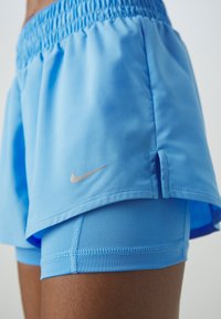 Nike Performance Šortky 2 v 1 - university blue/reflective silver-coloured