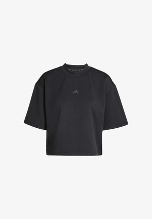 Svart kort t-shirt i texturerat tyg med korta ärmar och hög hals. En subtil tre-randig logotyp finns på bröstet.