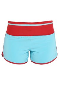 Para damskich krótkich spodenek sportowych o niebieskiej bazie, czerwonym pasie i czerwonych akcentach, wykonanych z lekkiego, elastycznego materiału.