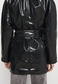 Weekday JANIS SHORT JACKET - Casaco curto - black