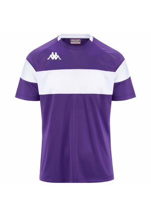 T-shirt de sport violet avec des rayures horizontales blanches, à manches courtes, col rond et logo Kappa en haut à gauche. Fabriqué en tissu respirant.