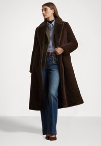 Lauren Ralph Lauren Petite CHAIN-TRIM HIGH-RISE FLARE JEAN - Wide leg - harvest wash