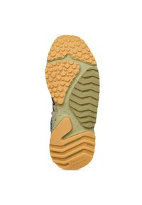 Suola della scarpa caratterizzata da un design multitesturizzato, con una combinazione di gomma gialla e verde, che mostra in modo evidente un motivo di presa e il nome del marchio.