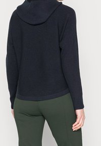 OPUS Neule - dark blue