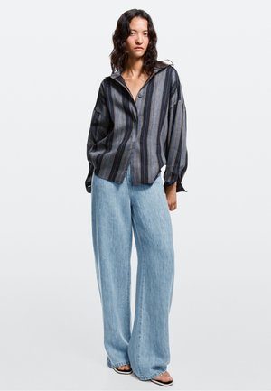 Massimo Dutti, 100% LINEN HIGH-WAIST BARREL FIT JEANS - Straight leg jeans - light-blue denim