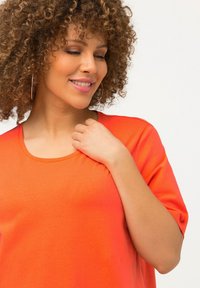 Ulla Popken RUNDHALSAUSSCHNITT - Camiseta básica - orange