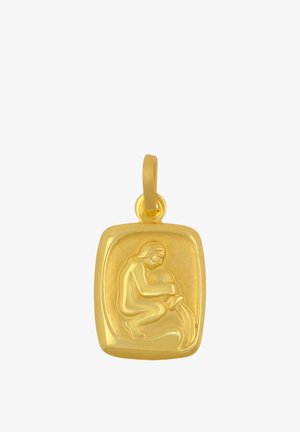 Pendentif en or avec une figure en relief versant de l'eau d'une cruche, représentant le signe astrologique du Verseau.