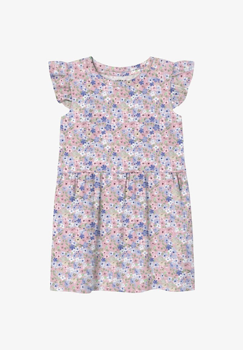 Robe en coton à manches courtes volantées, avec un fond rose et un motif floral aux accents bleus, violets et verts.