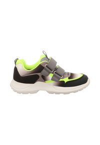 Scarpe sportive con una tomaia in tessuto grigio e verde neon, doppie fascette in Velcro, dettagli neri e suola in gomma testurizzata.