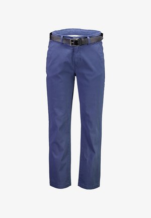 Navyblauwe katoenen chino's met een rechte pasvorm, voorzien van een zwarte riem en een gladde textuur. Het ontwerp bevat riemlussen en voorzakken.
