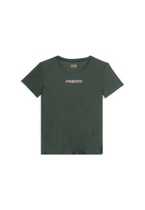 T-shirt in cotone verde scuro con scollatura rotonda e maniche corte. Presenta un logo dorato "FREDDY" sul davanti. Texture liscia e design casual.