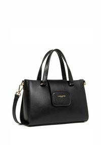 Borsa a tracolla in pelle nera con due manici superiori, una tracolla staccabile e una tasca con patta anteriore. Presenta dettagli in tono oro e una forma rettangolare elegante.