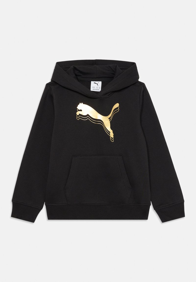 Felpa nera con cappuccio con il logo Puma sovrapposto dorato sul davanti e una singola tasca a marsupio frontale, esposta su uno sfondo bianco.