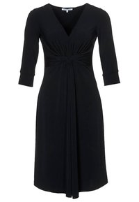 Schwarzes knielanges Kleid mit V-Ausschnitt, Dreiviertelärmeln, gerafftem Detail an der Taille und einem fließenden, drapierten Vorderteil. Weiche Stofftextur.