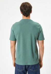 Koton BUGS BUNNY LICENSED - Camiseta estampada - green
