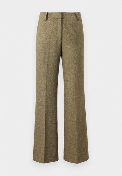 Calças de perna larga feitas de tecido texturizado verde-oliva. Apresentam passantes para cinto, frente lisa e um corte ajustado para uma aparência estruturada.