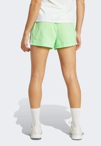 adidas Performance PACER zielony